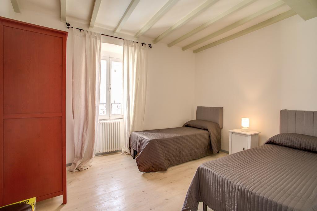 Three Bedroom Apartment Campo Dei Fiori โรม ห้อง รูปภาพ